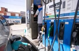 Aumentan la nafta y el gasoil