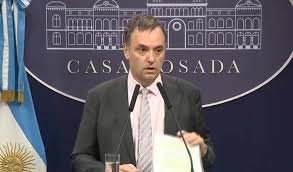 La Casa Rosada tomó distancia de Benegas Lynch por rechazar la educación obligatoria