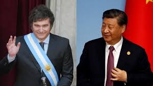 El gobierno de Milei se acerca a China en medio de la tensión por la base espacial, las represas y el swap