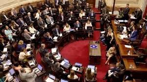 Los senadores tienen 1132 asesores que cuestan al menos $840 millones por mes y hay dudas sobre sus funciones