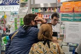 Las ventas en comercios minoristas cayeron 18,3% en el primer cuatrimestre