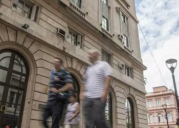El Gobierno lanzó el decreto que disuelve la AFI, repone la SIDE y la divide en cuatro organismos
