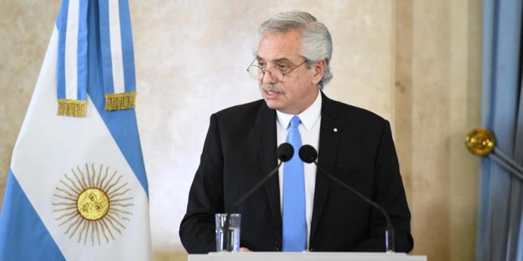 Alberto Fernández dijo que la lesión en el ojo de Fabiola Yáñez “fue producto de un tratamiento estético”