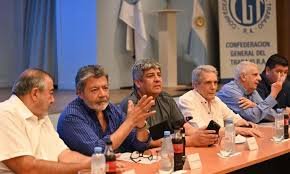 El Gobierno hará un nuevo intento para que la CGT acepte concurrir al diálogo y se evite el tercer paro general