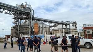 Cuarto día de paro de aceiteros: la industria advierte que el impacto es fuerte y que afectará el ingreso de dólares