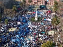 En pleno avance de la causa por el fraude con los planes sociales se movilizan piqueteros y sindicalistas