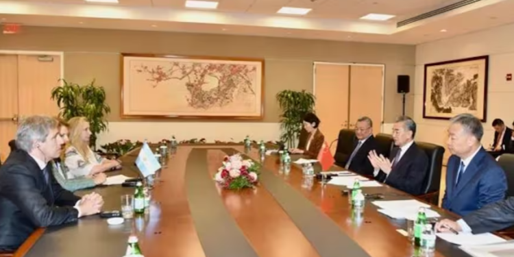 El Gobierno reactiva el vínculo bilateral con China tras las críticas de Milei al comunismo