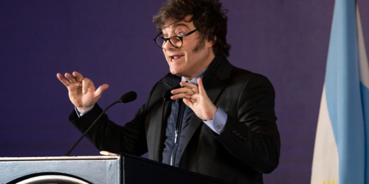 Milei acusó a Fernández de cometer «delitos aberrantes» y se mostró orgulloso de haber eliminado el Ministerio de Mujeres