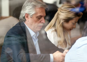 La defensa de Alberto Fernández pide que Milei levante un presunto acuerdo de confidencialidad que condiciona a testigos del caso
