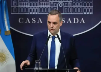 El Gobierno les tomará un examen de idoneidad a 40 mil empleados de la planta transitoria y contratados