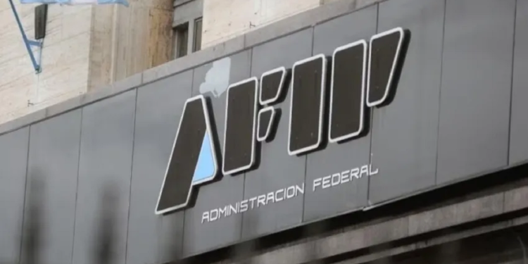 Una persona puede pagar hasta 51 impuestos, ¿cuáles son los tres impuestos con mayor impacto en Argentina ?