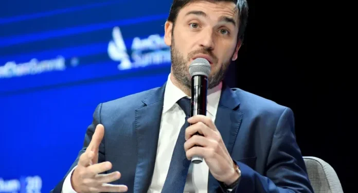 En medio del coqueteo entre el Gobierno y dirigentes del PRO, Luis Caputo recibió a Ignacio Torres