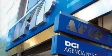 Andrés Vázquez, jefe de la DGI, sigue en el ojo de la tomenta