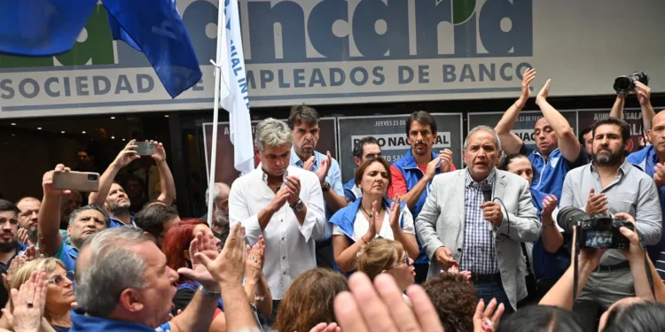 Bancarios: Aumento y salario inicial de $1.872.000