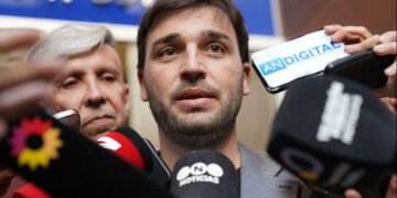 Acusan a Ignacio Torres en Chubut por pagos a empresa de publicidad.