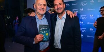 Ariel Sujarchuk estuvo acompañado por destacadas personalidades en la presentación de su primer libro, “Mañana es Hoy”, en el Museo Malba