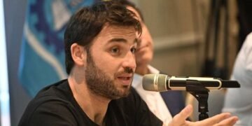 Torres vs. PRO: defiende su autonomía en medio de la polémica.