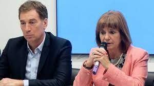 Bullrich a Santilli, con el RENAPER en mano: “Si tiene mi firma, ya es histórico”.