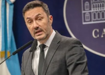 “No buscaré la jefatura”: Petri aclara su posición.