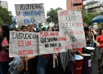 Con Milei, docentes perdieron 44% de su salario