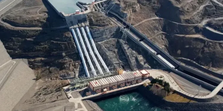 Centrales hidroeléctricas: Economía completa la precalificación.