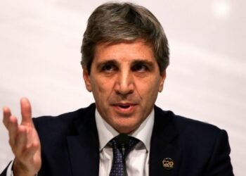 Caputo quiere $1.000 M a tasa baja con el nuevo bono.