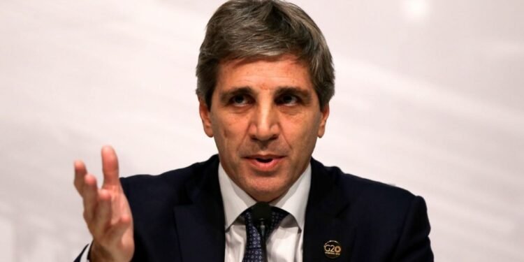 Caputo quiere $1.000 M a tasa baja con el nuevo bono.