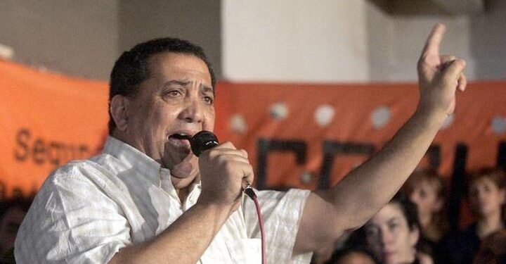 D’Elía, contra Milei, presiona a Kicillof por la deuda.