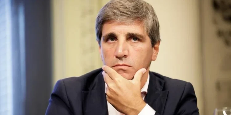 Caputo vs. “Kukitas”: Niega REPO y recuerda el déficit anterior.