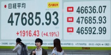 Bolsa récord en Japón; el triunfo de Takaichi define el futuro de tasas.