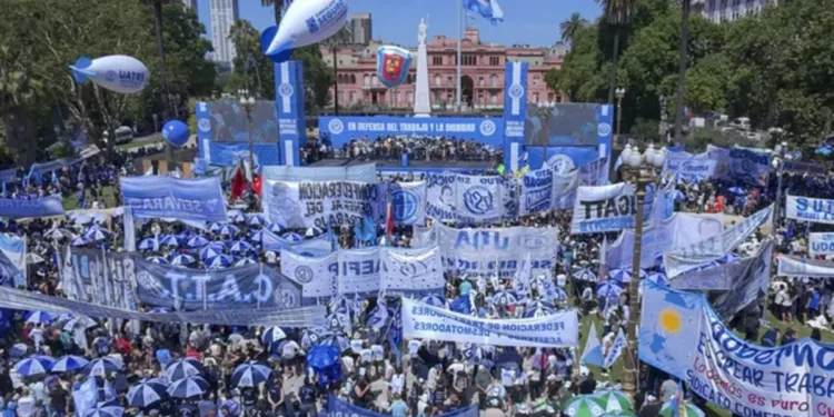 Clave: la CGT quiere suspender la sesión.