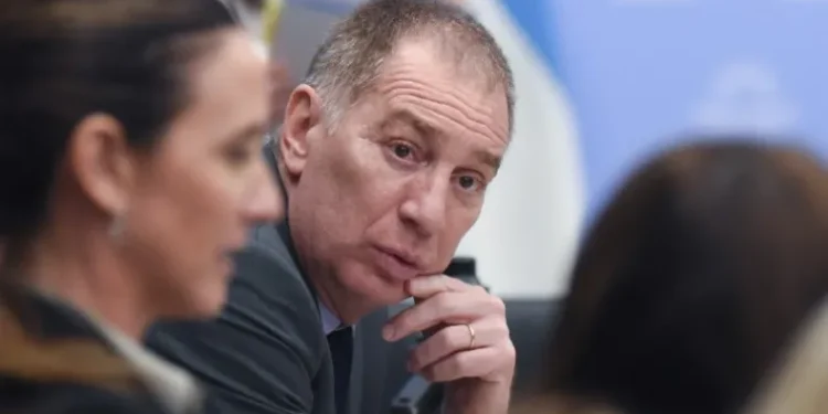 Votos garantizados: Santilli da por hecha la reforma laboral en el Senado.