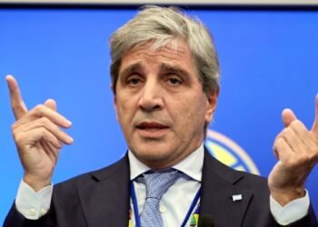 Análisis de Caputo y Reacciones de Economistas sobre la Situación Laboral