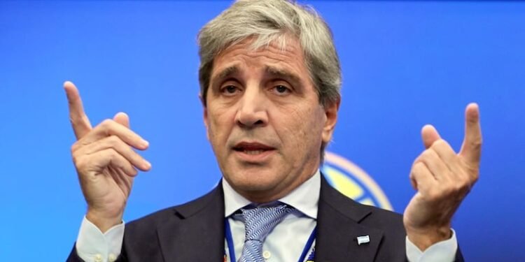 Análisis de Caputo y Reacciones de Economistas sobre la Situación Laboral