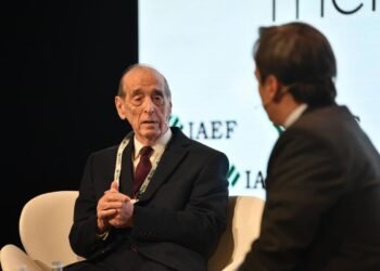 Ricardo Arriazu advierte sobre la necesidad de aprovechar la oportunidad económica y evitar errores