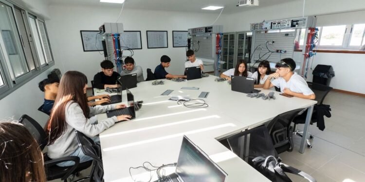 Una alianza estratégica para fortalecer la formación de ingenieros en estándares internacionales