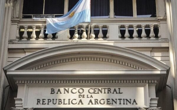 El Tesoro podría recibir hasta $30 billones del BCRA: Implicaciones para las tasas de interés