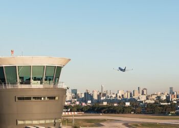 El Gobierno autoriza a la EANA a contratar proveedores alternativos tras el conflicto con meteorólogos