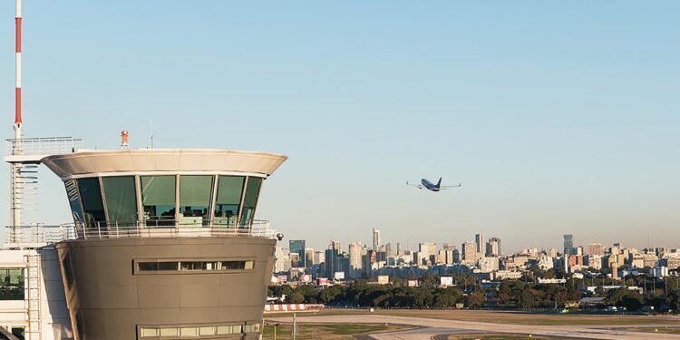 El Gobierno autoriza a la EANA a contratar proveedores alternativos tras el conflicto con meteorólogos