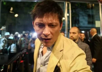 La furia de Santiago Caputo: desmintió a Giacomini y lo calificó de «retrasado».