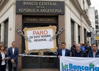Bancarios convocaron a un paro nacional en el Banco Central y el Banco Hipotecario.