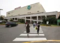 Un guardia de seguridad del Unicenter atropella a un joven en el estacionamiento