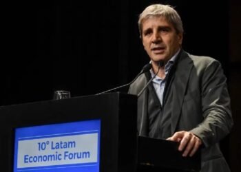Luis Caputo anticipa un año electoral marcado por datos económicos positivos y defiende el valor del dólar