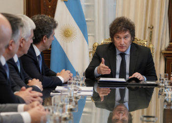 El Gobierno asegura US$350 millones en bonos y renueva 114% de vencimientos en pesos