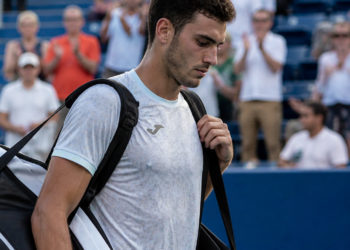 Cerúndolo queda eliminado mientras Etcheverry brilla en un intenso lunes para el tenis argentino