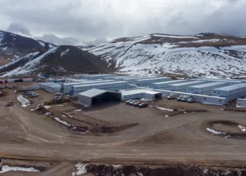 Controversia por un megaproyecto minero que traerá una ciudad prefabricada desde China: críticas del sector industrial