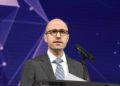 Arthur Sulzberger, director del New York Times: “No permitamos que la IA controle la conversación pública”