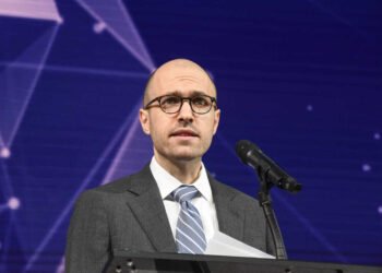 Arthur Sulzberger, director del New York Times: “No permitamos que la IA controle la conversación pública”