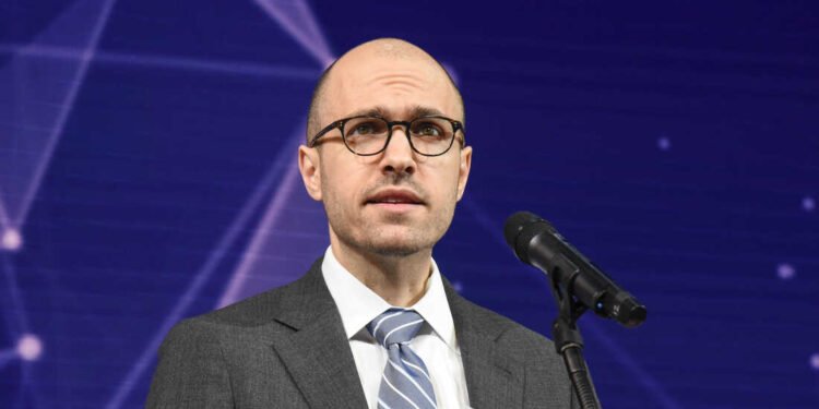 Arthur Sulzberger, director del New York Times: “No permitamos que la IA controle la conversación pública”