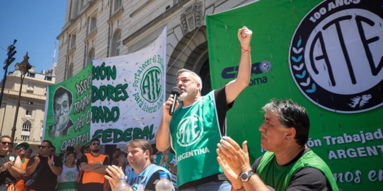 La propuesta salarial del Gobierno genera divisiones en los sindicatos estatales